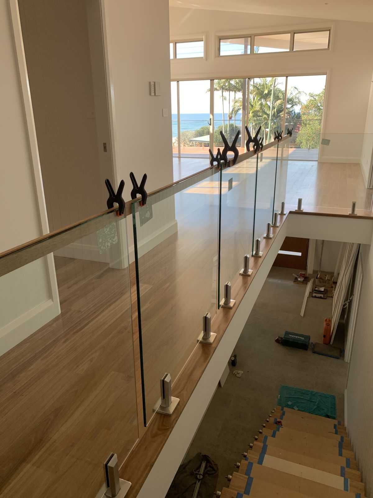 Lan can kính không trụ